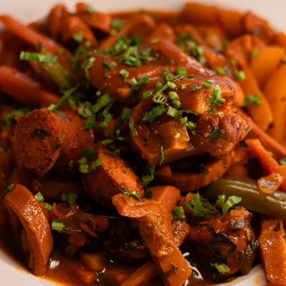 Mondongo guisado con zanahoria y vainitas
